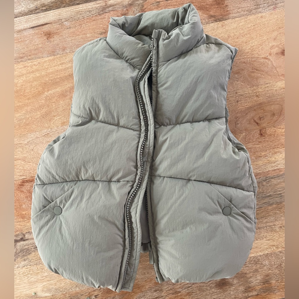 Zara Olive puffer vest new 2/3T